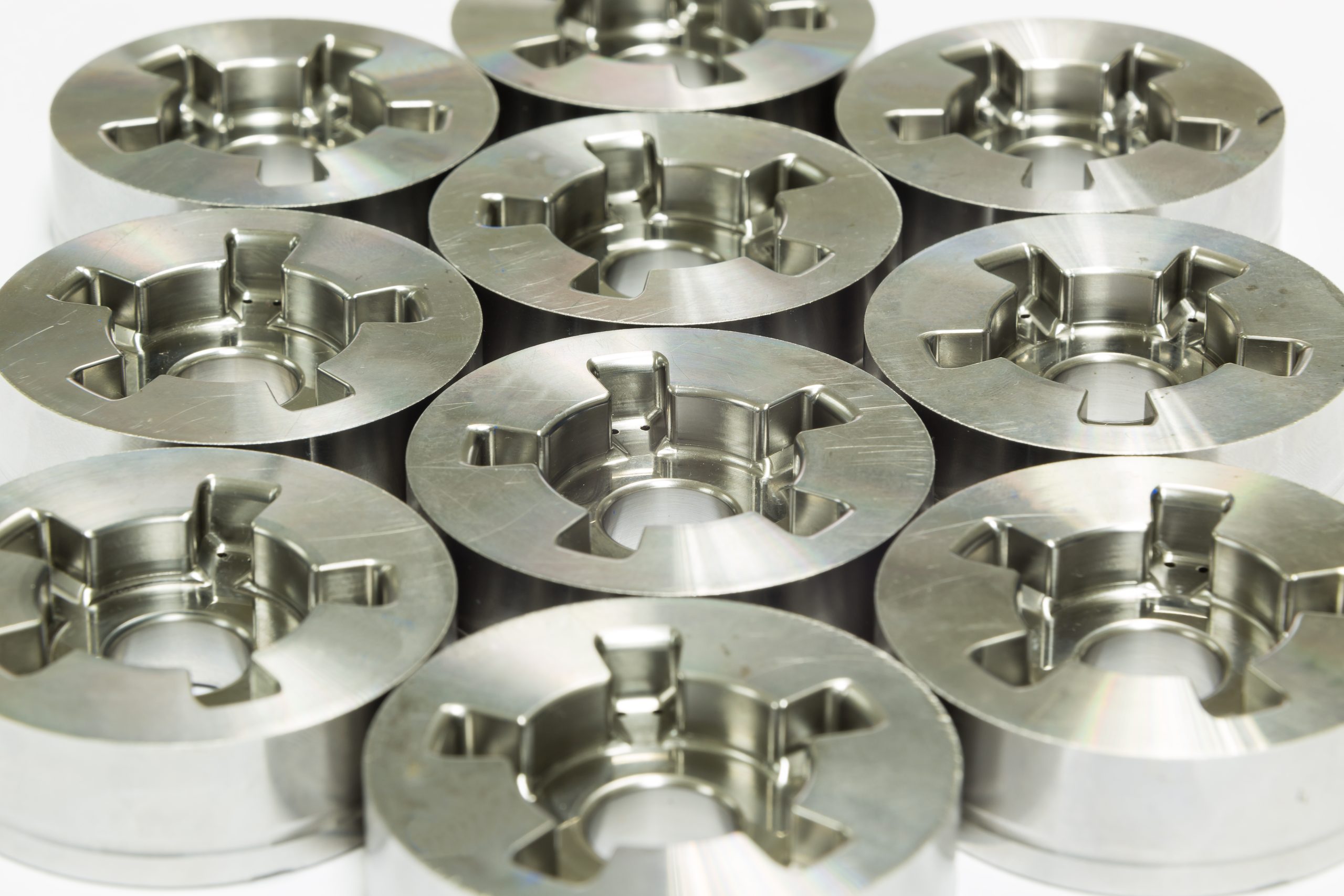 operator inspection dimension of high precision cnc turning parts